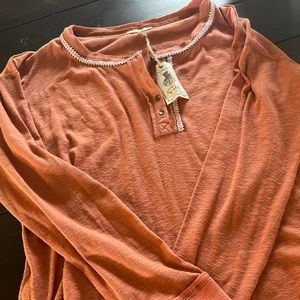 Easel long sleeve popover top NWT